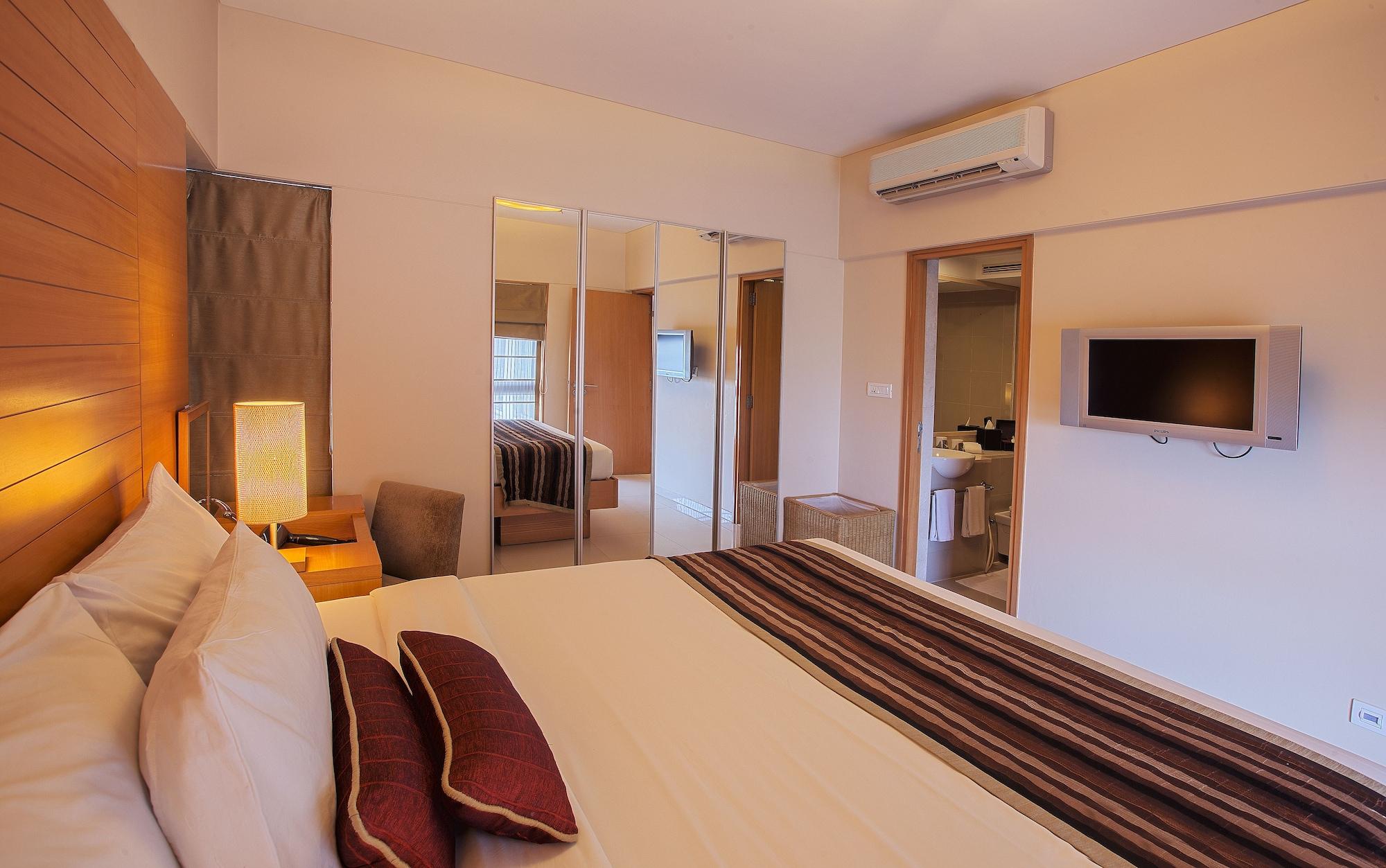 Oakwood Residence Naylor Road Pune Esterno foto