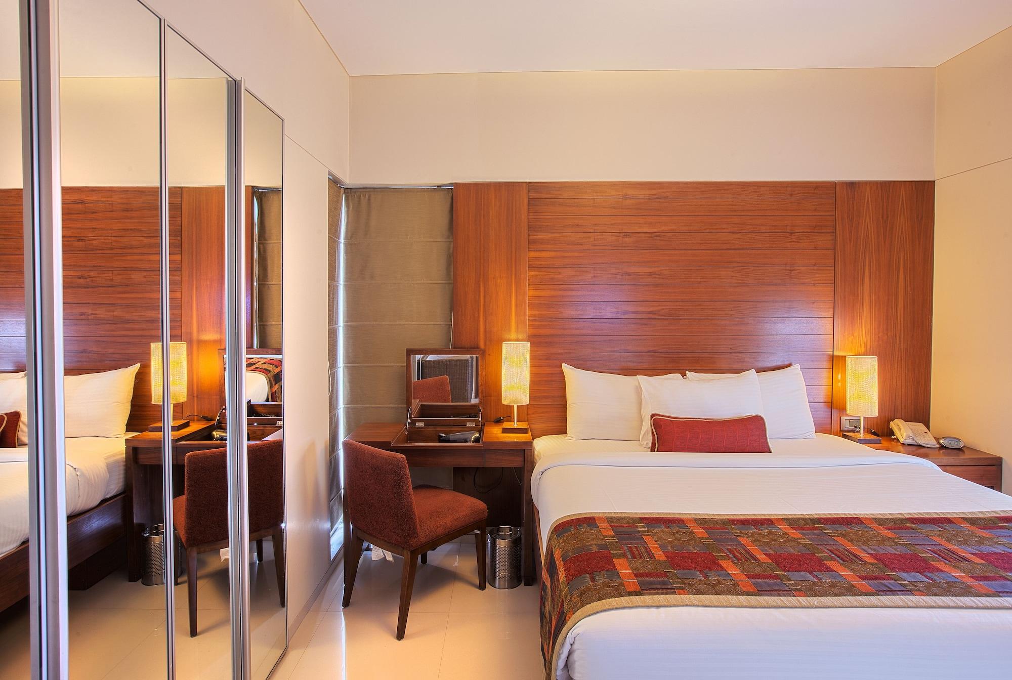 Oakwood Residence Naylor Road Pune Esterno foto