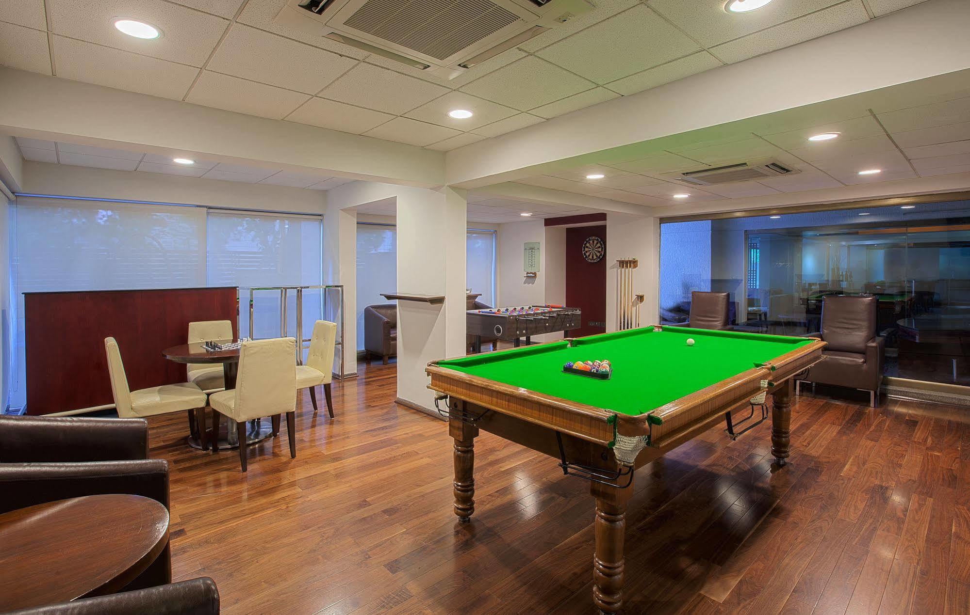Oakwood Residence Naylor Road Pune Esterno foto